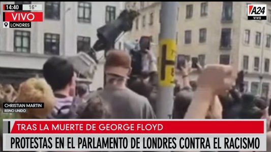 Las protestas por George Floyd llegaron a Londres: derribaron una estatua de un esclavista y la tiraron al mar