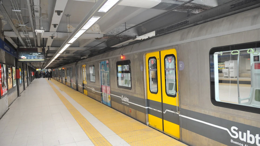 Los trabajadores del subte anunciaron un posible paro en dos líneas: en cuáles y cuándo será