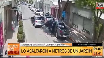 Zárate: salidera y robo a metros de un jardín de infantes. (Captura de Tv) Zárate: salidera y robo a metros de un jardín de infantes. (Captura de Tv)