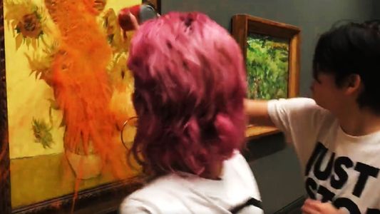 Video | Ecologistas arrojaron sopa sobre la pintura Los girasoles de Van Gogh en Londres