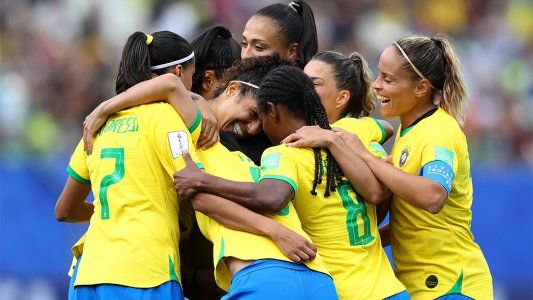 Triunfos de Italia, Inglaterra y Brasil en el Mundial de fútbol femenino
