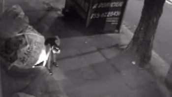 Una mujer prendió fuego a un indigente que dormía en las calles de Pompeya