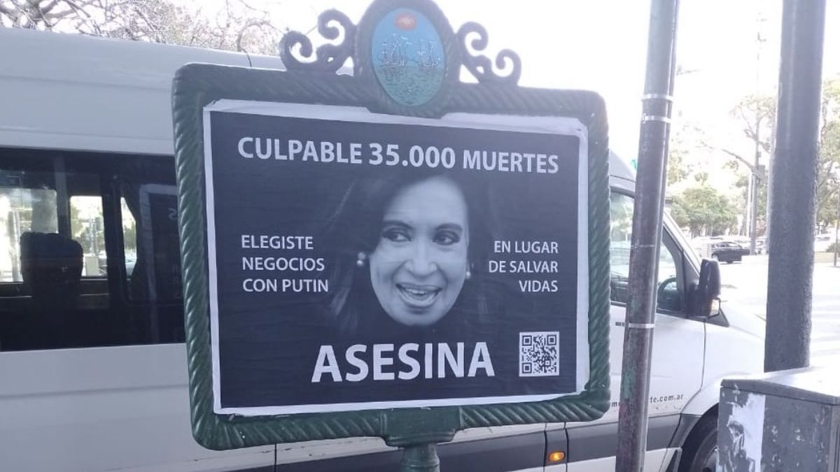 La Ciudad de Buenos Aires amaneció con carteles que acusan a Cristina Kirchner