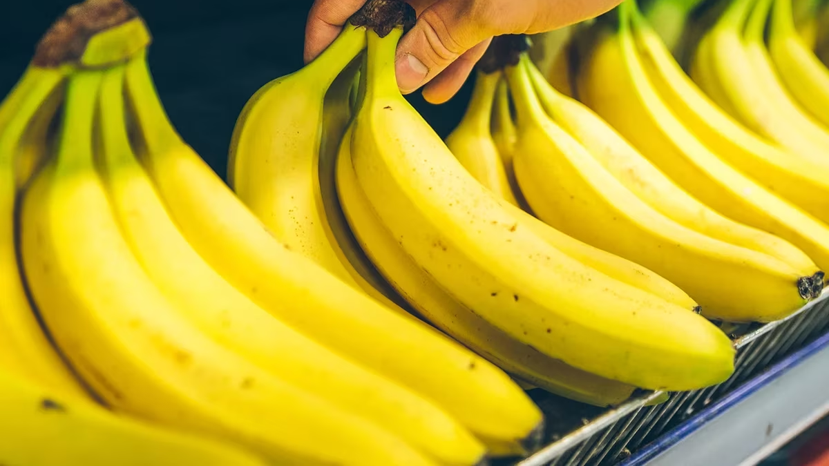 Mostró el truco definitivo para que las bananas duren más tiempo y se volvió viral