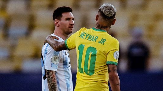 Lejos de las cámaras, el abrazo entre Messi y Neymar antes del partido