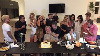 Disi cumplió años, lo festejó con el elenco y... ¿se hizo unos pesos cobrando el champagne?