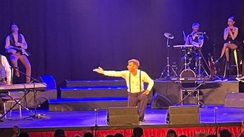 Martín Bossi comenzó su gira internacional en Uruguay con su exitoso espectáculo