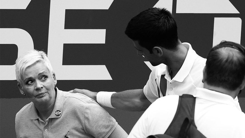Golpe en el US Open: Djokovic fue descalificado por pegarle un pelotazo a una jueza de línea