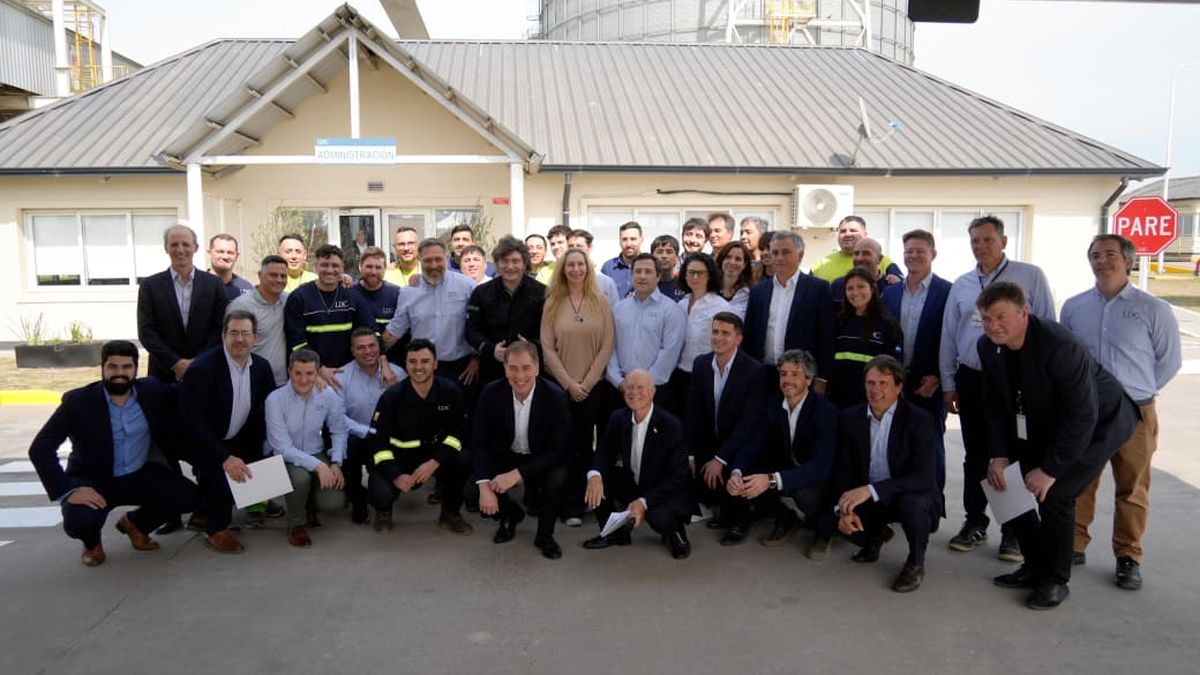 La empresa agroindustrial francesa anunció una inversión de US$ 400 millones para construir en Bahía Blanca una planta de procesamiento de girasol y soja. (Foto: Presidencia)