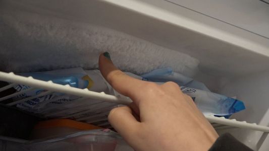 El truco para descongelar el freezer que revoluciona las redes: fácil y rápido