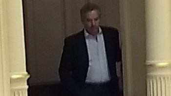 De “espía” en el Senado y con una visita al conurbano, Solá se pone el traje de candidato a presidente