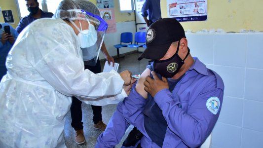 En medio de la vuelta a la fase 1, Formosa inicia su programa de vacunación
