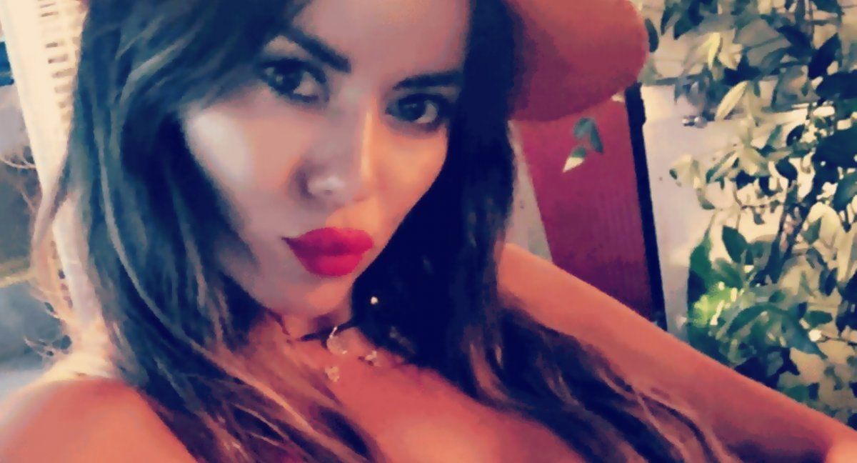 Karina Jelinek encendió las redes con una foto al borde del topless.