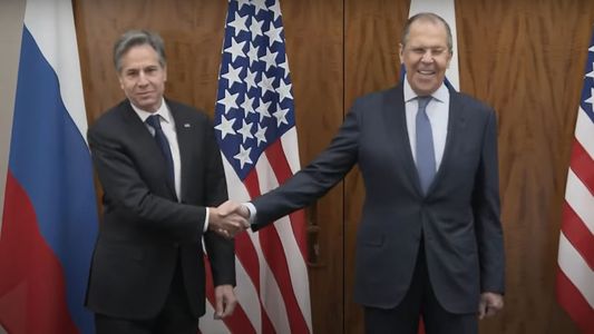 En plena conflicto por Ucrania, Estados Unidos y Rusia intentan calmar las tensiones