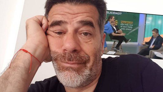 Escándalo: En el programa de Julián Weich, una panelista le arrojó un vaso con agua a su compañero