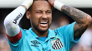 insolito: neymar quiso hacer un gol como maradona y ¡lo expulsaron! insolito: neymar quiso hacer un gol como maradona y ¡lo expulsaron!