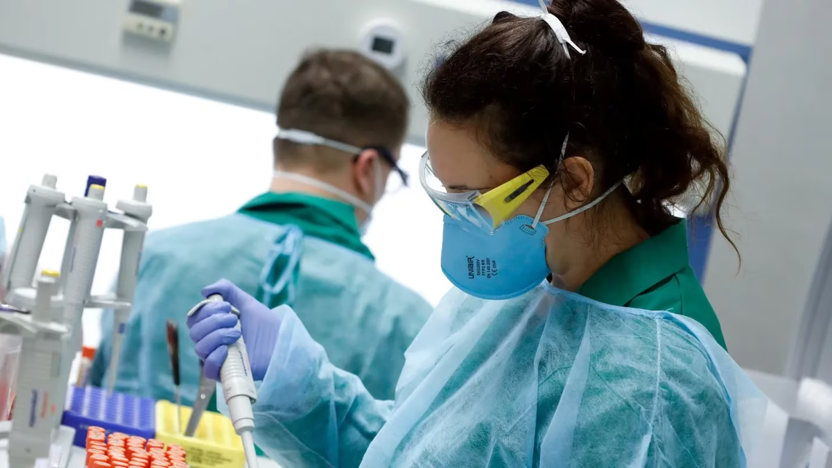 20 años investigando en un laboratorio y un empleado de limpieza desenchufó las heladeras