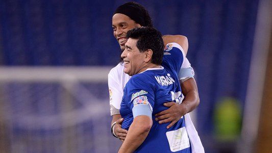 El regalo de Ronaldinho al Dorados de Maradona y el posterior mensaje del Diez