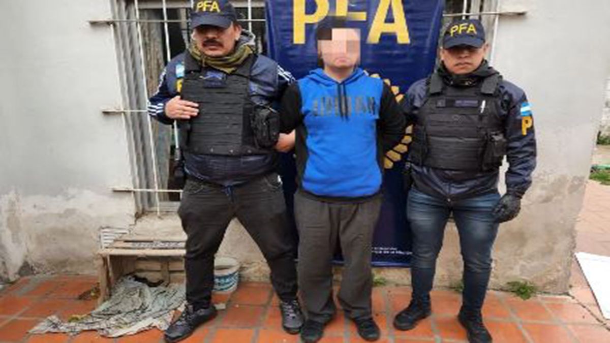 Amenazó con realizar un tiroteo masivo y un bombardeo en Argentina y ahora fue detenido. (Foto: PFA)