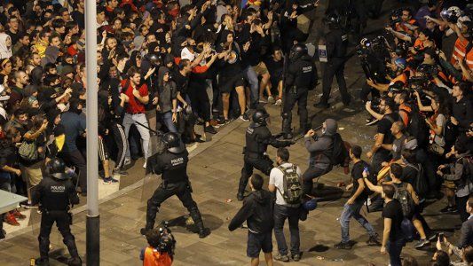 España: fuertes incidentes tras la condena a los líderes catalanes que impulsaron la independencia