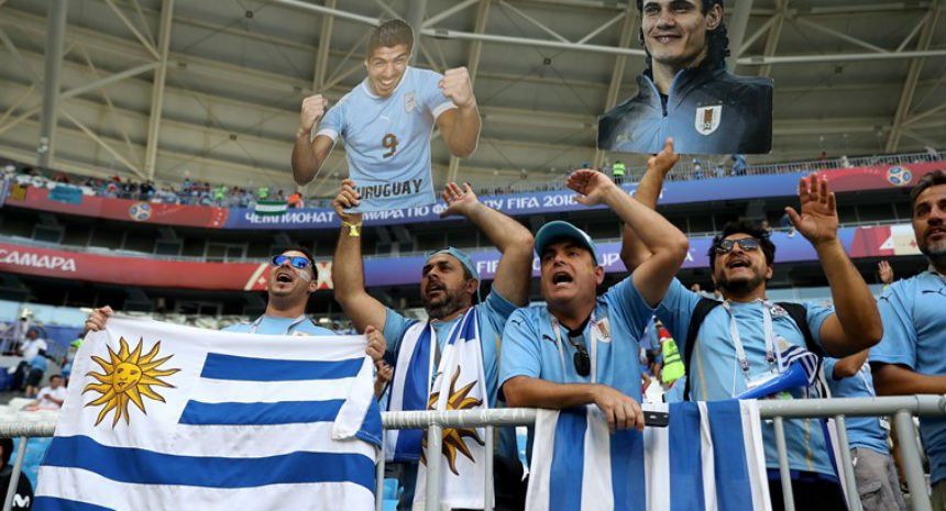 Con un gol de Suárez, Uruguay vence a Rusia y se queda con el grupo A