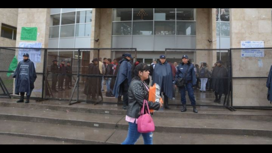 Jujuy: el cuerpo de la bebé que nació tras una cesárea seguirá en la morgue