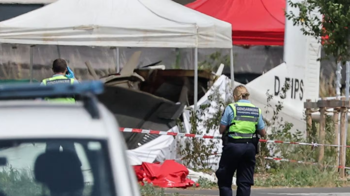 Tragedia en Francia: as&iacute; se estrell&oacute; una avioneta con paracaidistas y provoc&oacute; la muerte de 11 personas. (Foto: Reuters)