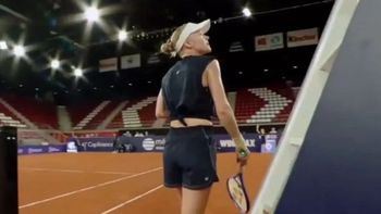 el inesperado pedido de una tenista en pleno partido que se volvio viral el inesperado pedido de una tenista en pleno partido que se volvio viral