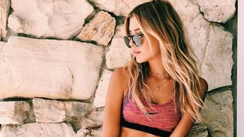 La hija de Luis Miguel se bañó en vino tinto