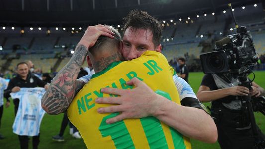 El abrazo del fútbol: Messi, Neymar y un conmovedor saludo final