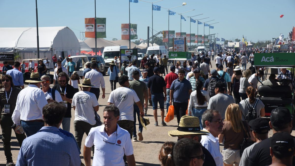 Miles de productores se acercaron al primer día de la megamuestra en el Autódromo de San Nicolás. 