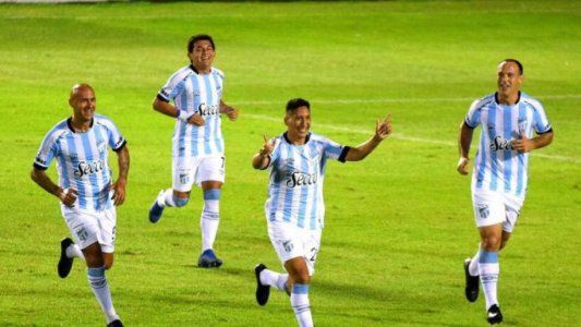 Atlético Tucumán le ganó 4 a 2 como local a Independiente y es el único escolta de Racing