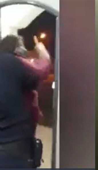 Cuatro policías agredieron a dos mujeres que fueron a denunciar violencia de género