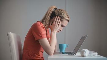 ¡Lo tengo en la punta de la lengua! Qué significa que me olvidé el nombre de las personas