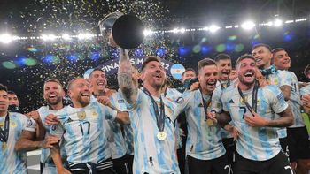 La Selección Argentina r en el vestuario tras conquistar la Finalissima: Brasilero qué pasó, arrugó el pentacampeón (Foto: AP)