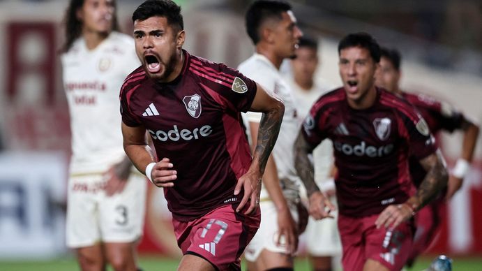 Copa Libertadores: River le ganó 1-0 a Universitario de Perú en Lima en su debut internacional
