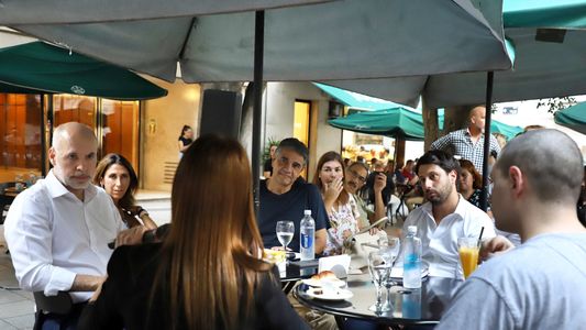 En un gesto de distención de la interna del PRO, Larreta se mostró con Jorge Macri en una charla con vecinos