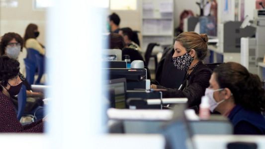 El Gobierno fijó la fecha límite para que la administración pública vuelva a la presencialidad