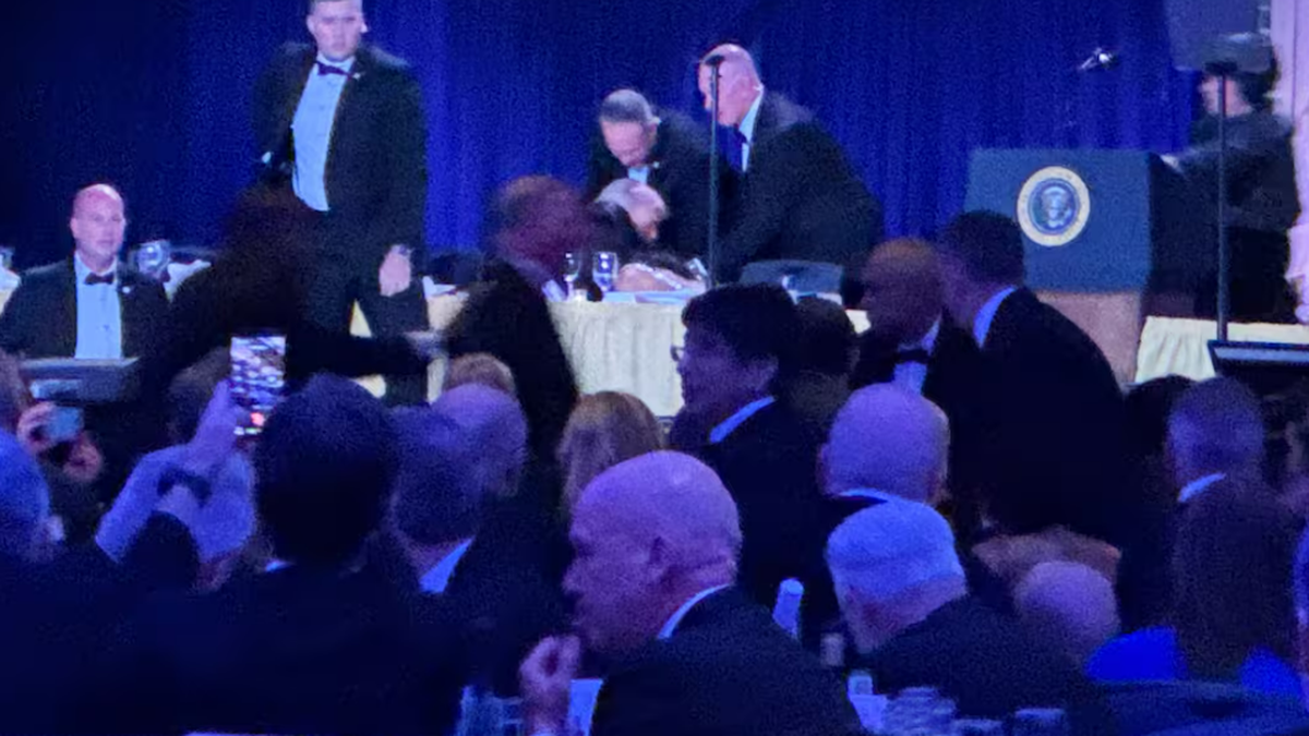 Evacuaron a Donald Trump de la cena de corresponsales de la Casa Blanca tras un tiroteo.&nbsp;