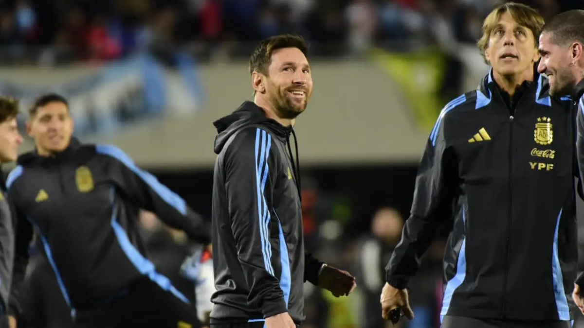Lionel Scaloni define la alineación de la Selección Argentina ante Benín en el Monumental para la despedida de Messi.