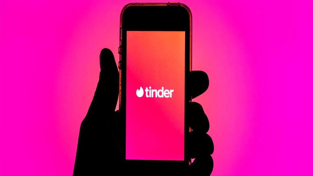 Tinder: Invitó a salir a una chica y la llevó a un funeral