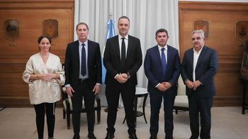 Manuel Adorni y Diego Santilli aceleraron las negociaciones por el Presupuesto 2026 con gobernadores en Casa Rosada