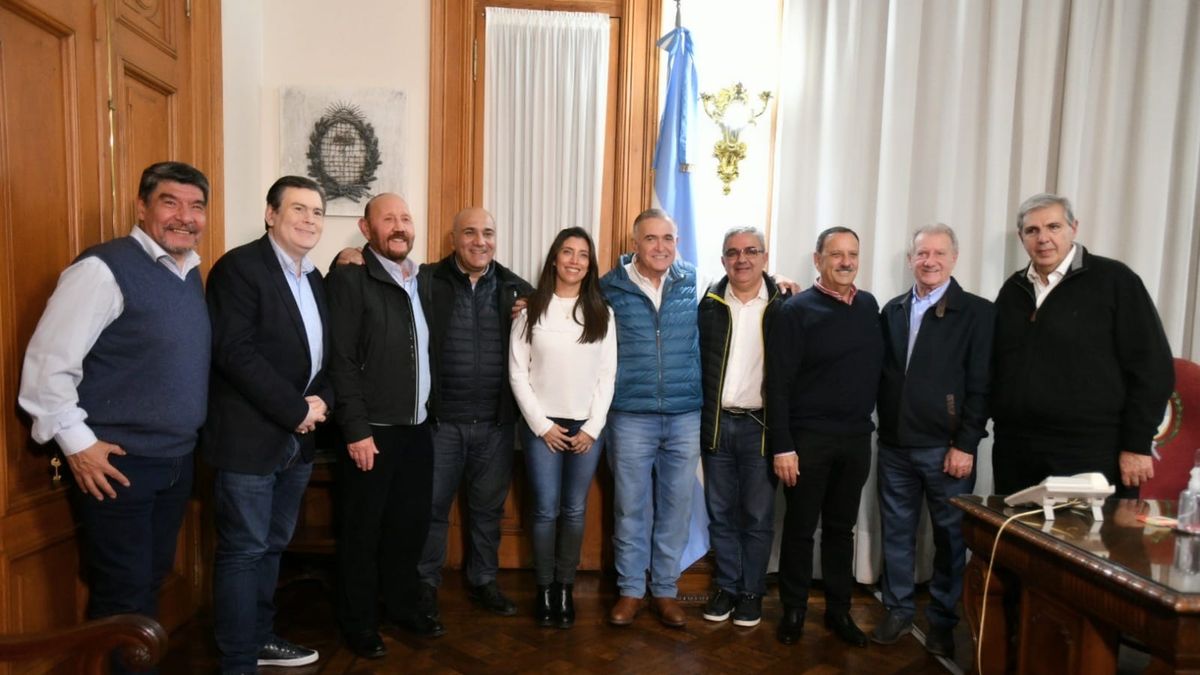 Gobernadores con Juan Manzur y Osvaldo Jaldo.