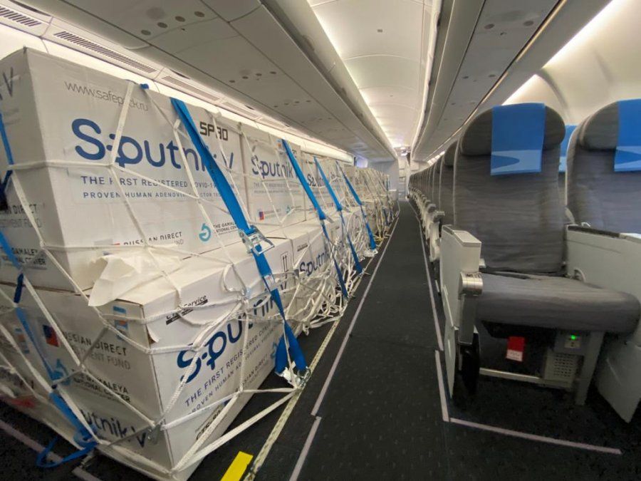 Coronavirus: arribó el cuarto vuelo desde Rusia con 400.000 dosis de la vacuna Sputnik V