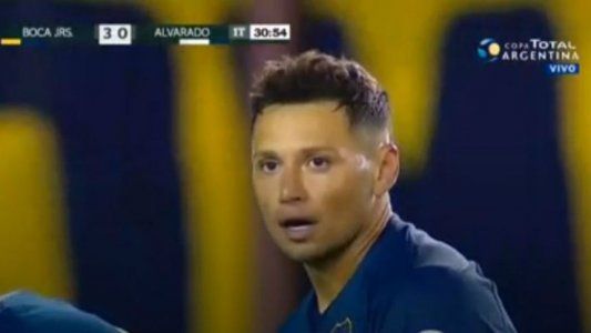 Todos caciques: la reacción de Zárate luego de que Cardona le sacara la pelota para patear un tiro libre