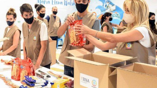 Fabiola Yañez repartió cajas navideñas para 8.000 chicos que viven en hogares