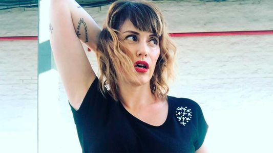 Connie Ansaldi desnuda frente al espejo: Soy la cobra que se come todos los grisines, bebé