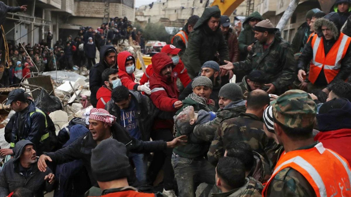 El rescate de sobrevivientes en Siria choca con los graves problemas de infraestructura del país. (Foto: Gentileza NBC News)