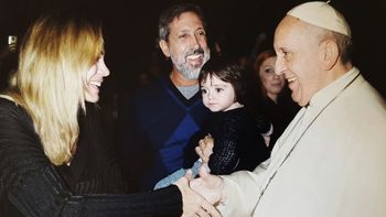 La foto de Emilia Attias y el Turco Naim con el Papa Francisco