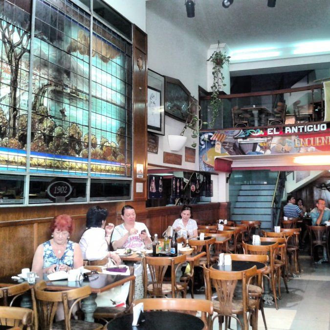 El Vesuvio junto a Saverio fueron las primeras heladerías en Buenos Aires y que brillaron en la zona de la avenida Corrientes. (Foto: fuente Yelp)